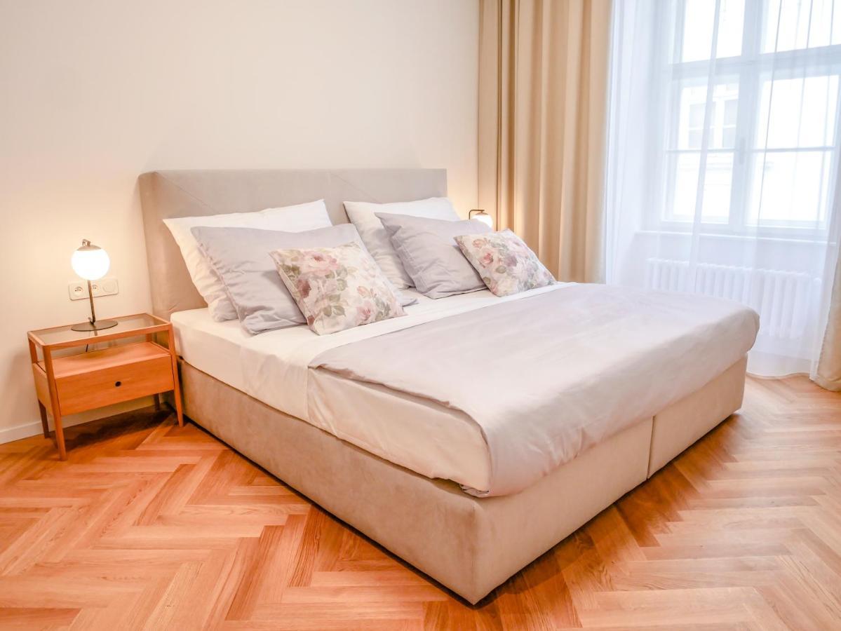 Laurinska 1 Apartments Bratislava Bagian luar foto
