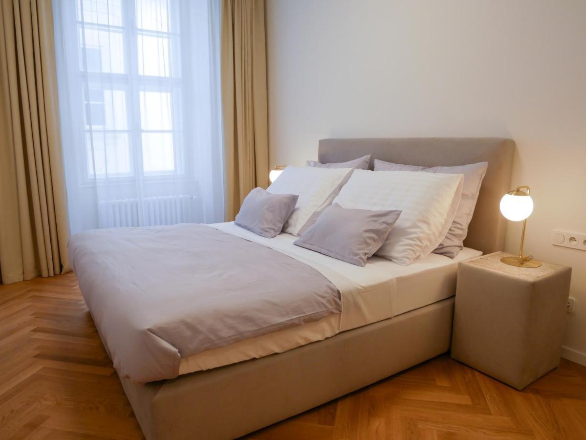 Laurinska 1 Apartments Bratislava Bagian luar foto